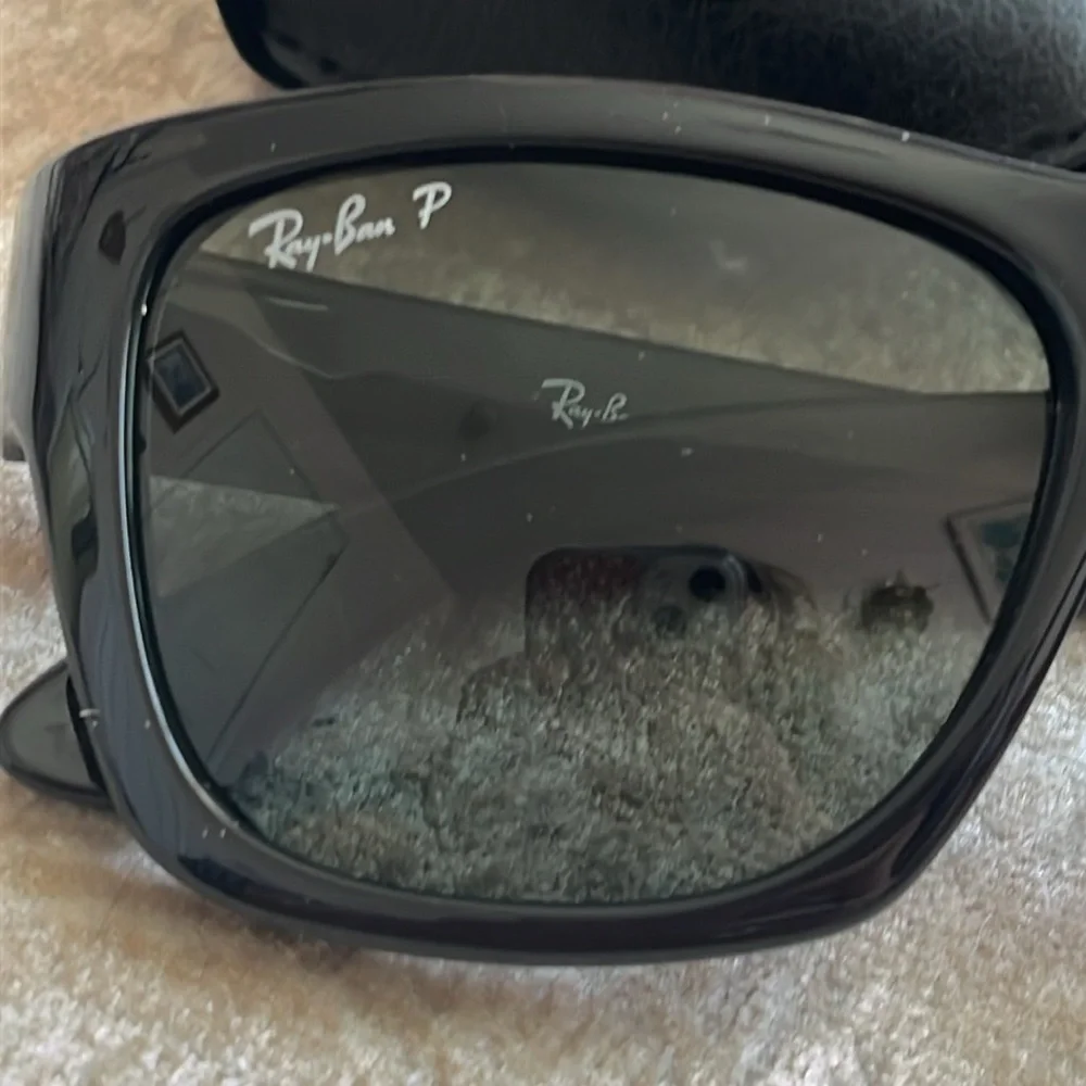 Brand New Ray-Ban Polarized Square Sunglasses Polished Black Frame Green Lens